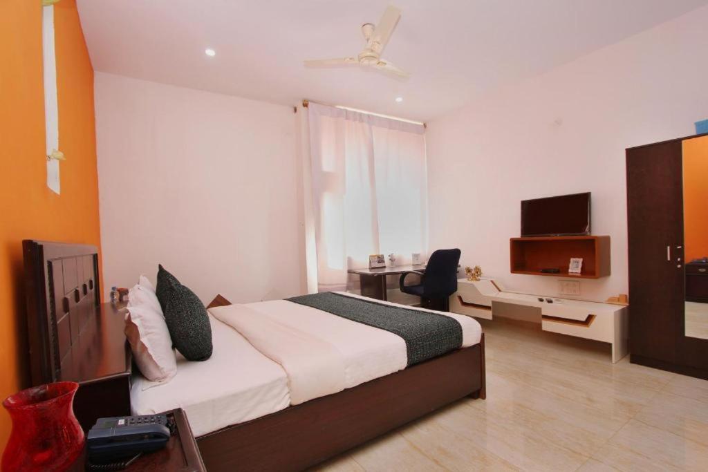 Airport Residency Hotell Devanahalli Exteriör bild